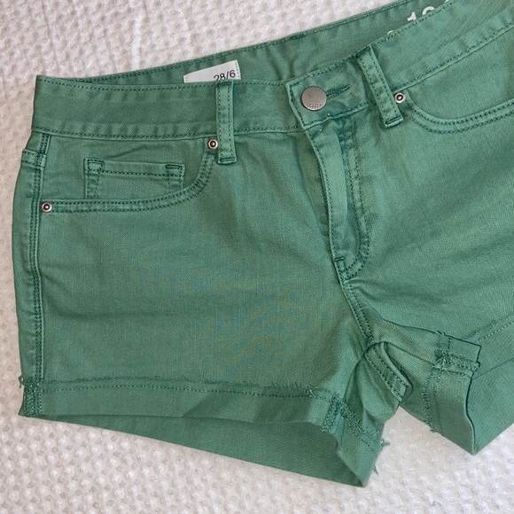 NEW! GAP 1969 Cut Off Cuffed Jean Shorts Size 28/6 Monaco Green - Picture 3 of 13